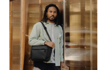 Image of Peak Design V2 Everyday Sling, 6 Liters, Black, BEDS-6-BK-3