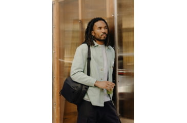 Image of Peak Design V2 Everyday Sling, 6 Liters, Black, BEDS-6-BK-3