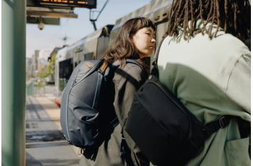 Image of Peak Design V2 Everyday Sling, 6 Liters, Black, BEDS-6-BK-3