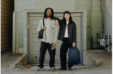 Image of Peak Design V2 Everyday Sling, 6 Liters, Black, BEDS-6-BK-3