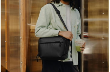 Image of Peak Design V2 Everyday Sling, 6 Liters, Black, BEDS-6-BK-3