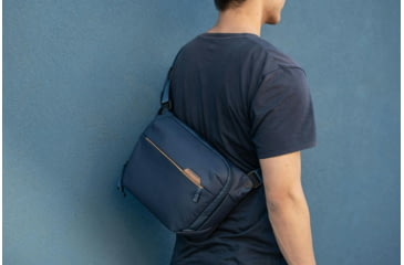 Image of Peak Design V2 Everyday Sling, 6 Liters, Midnight, BEDS-6-MN-3