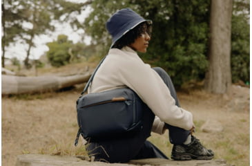 Image of Peak Design V2 Everyday Sling, 6 Liters, Midnight, BEDS-6-MN-3