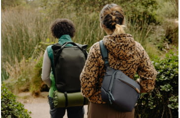 Image of Peak Design V2 Everyday Sling, 6 Liters, Midnight, BEDS-6-MN-3