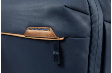 Image of Peak Design V2 Everyday Sling, 6 Liters, Midnight, BEDS-6-MN-3