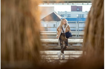 Image of Peak Design V2 Everyday Sling, 6 Liters, Midnight, BEDS-6-MN-3