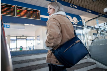 Image of Peak Design V2 Everyday Sling, 6 Liters, Midnight, BEDS-6-MN-3