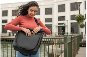 Image of Peak Design V2 Everyday Tote, 15 Liters, Black, BEDT-15-BK-3