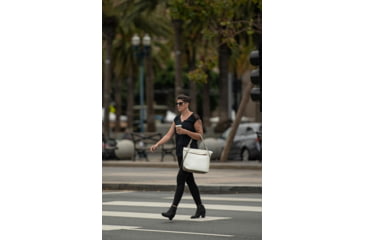 Image of Peak Design V2 Everyday Tote, 15 Liters, Bone, BEDT-15-BO-3