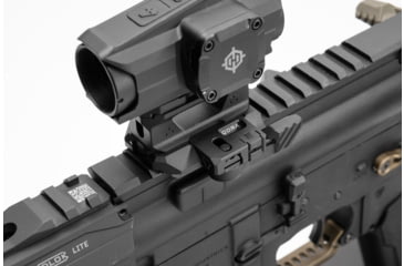 Image of Strike Industries T1 QD Rail Apapter, Black, SI-T1-QDRA-BK