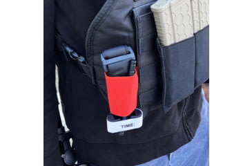 Image of VISM MOLLE Tourniwuet w/ Elastic Flap, Red, CVTQE3048R