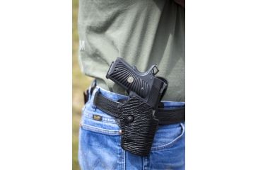Image of Wilson Combat Practical Carry, Compact 1911, Right Hand, 1.5in Belt, Black Shark PC2BSR15