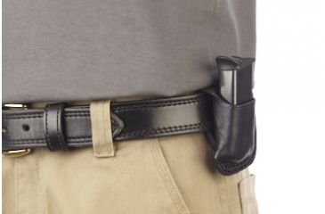 Image of Wilson Combat Single Snap Magazine Pouch, ADP, Right Hand, 1.5in Belt, Black Leather SS4BLR15