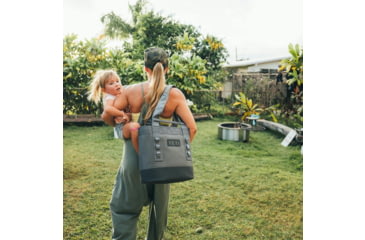 Image of Yeti Camino Carryall 20L Tote Bag