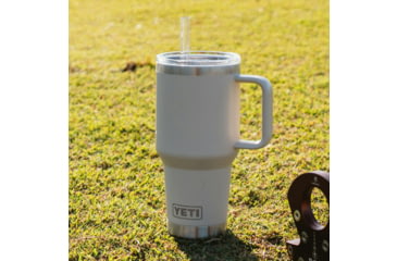 Image of Yeti Rambler 35 oz Mug 2.0 w/Straw Cap