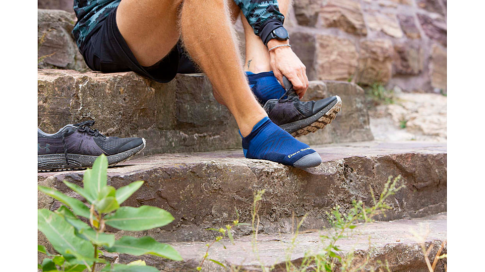 Darn Tough Run No Show Tab Ultra-Lightweight w/ Cushion Running Sock - Mens, Eclipse, Medium, 1039-ECLIPSE-M-DARN