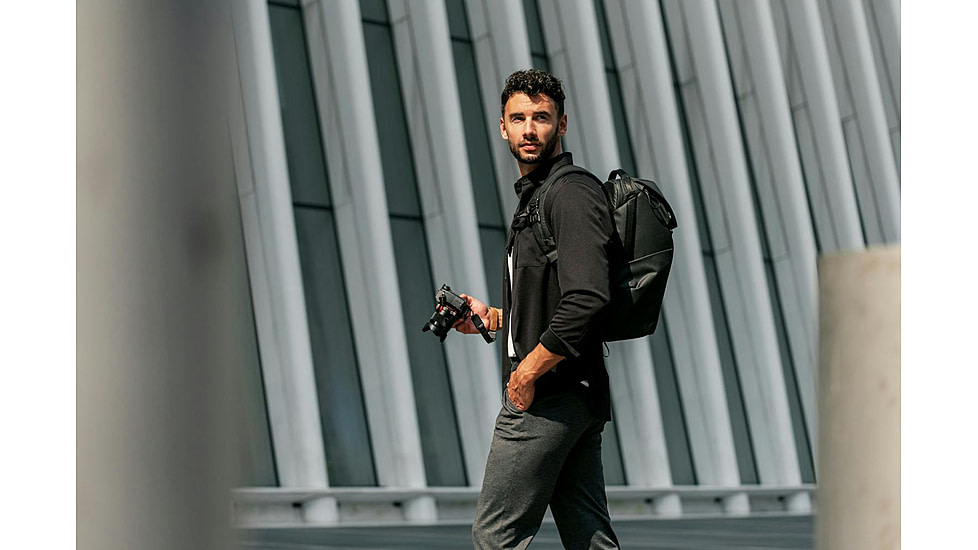 Peak Design Everyday V2 Backpack, 20 Liters, Black, BEDB-20-BK-3