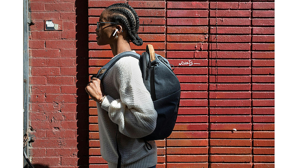 Peak Design Everyday V2 Backpack, 20 Liters, Charcoal, BEDB-20-CH-3