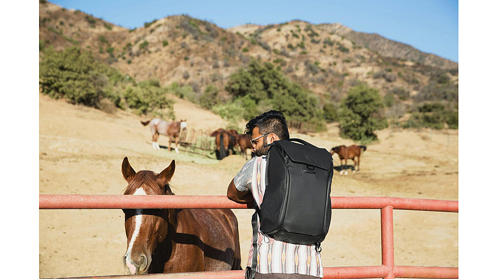 Peak Design Everyday V2 Backpack, 30 Liters, Black, BEDB-30-BK-3