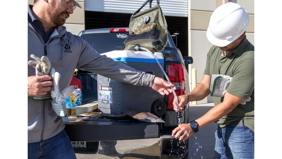 12 Survivors 5 Gallon Solar Shower TS79000