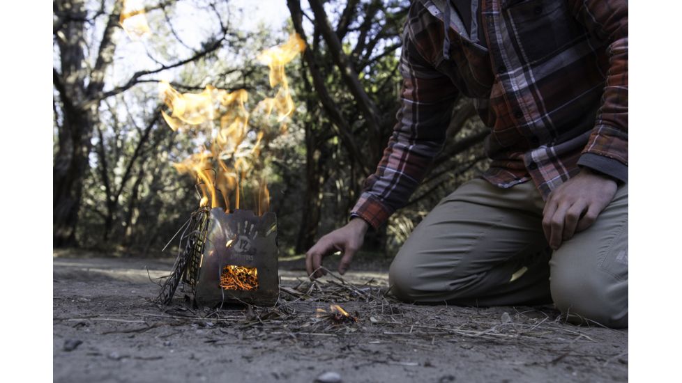 12 Survivors Off-Grid Survival Stove TS74000