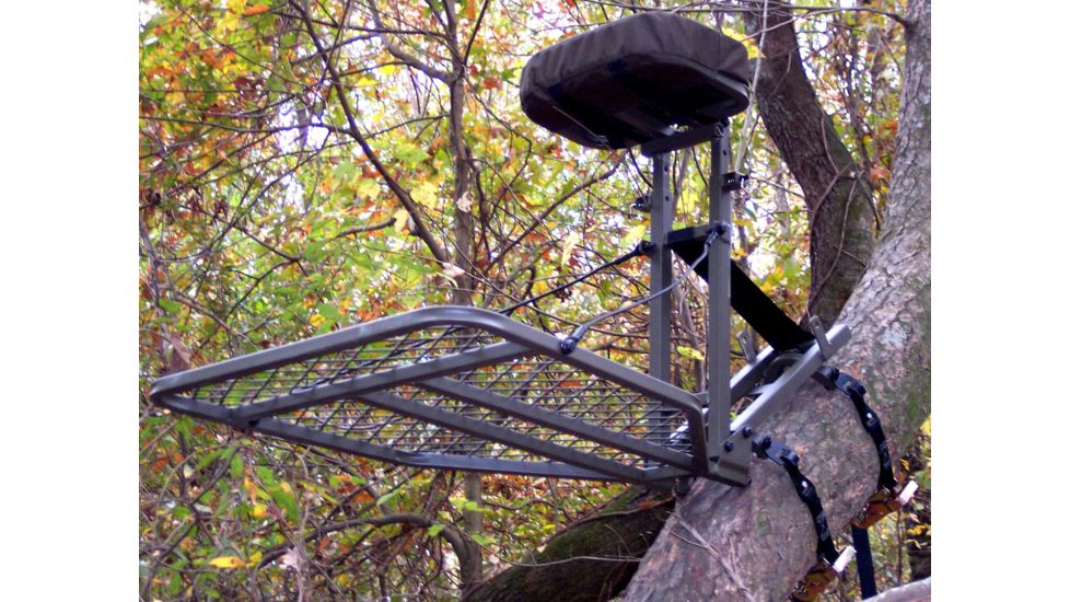 Amacker Outdoors Jack Plate TIMB-R-LOCK Tree Stand AM82013, deployed in the field