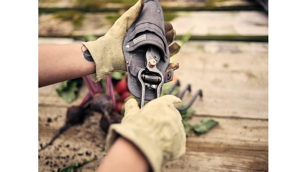Barebones Metal Pruners &amp; Waxed Canvas Sheath, GDN-050