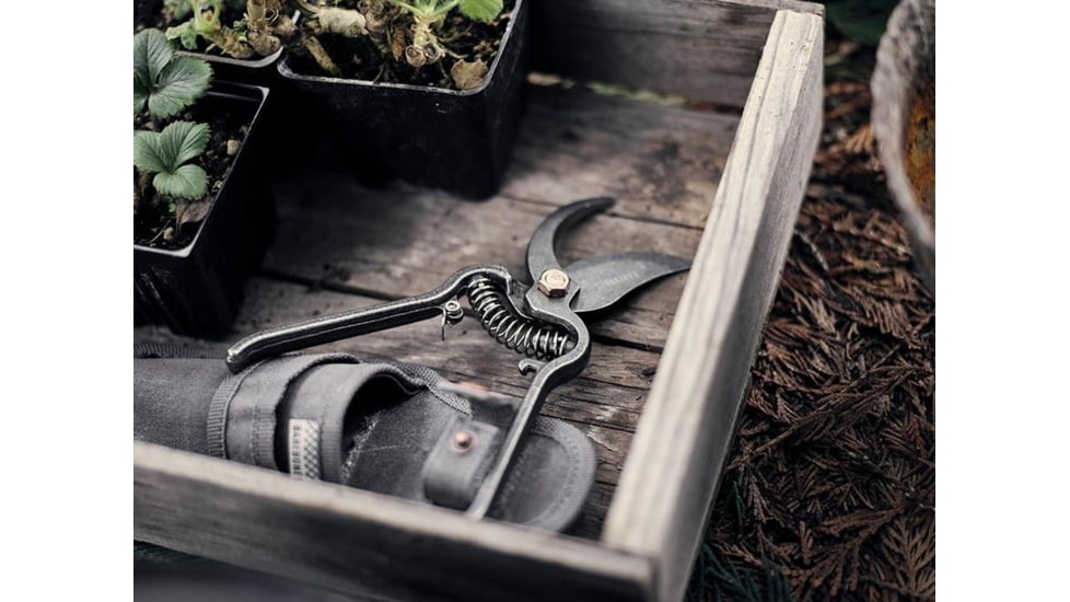 Barebones Metal Pruners &amp; Waxed Canvas Sheath, GDN-050