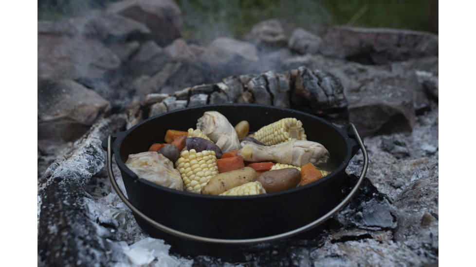 Camp Chef Classic 10in Seasoned Cast Iron Dutch Oven, Dutch Oven 4quart, 10in Diameter, Black, SDO10