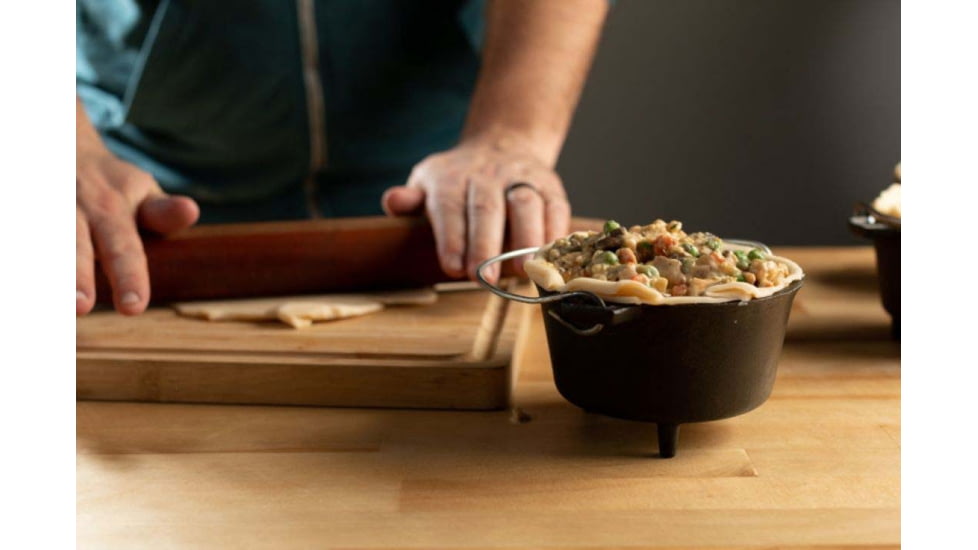 Camp Chef Deluxe Seasoned Cast Iron Dutch Oven, 0.75quart Dutch Oven, Black, DO5