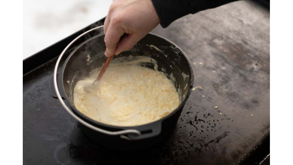 Camp Chef Deluxe Seasoned Cast Iron Dutch Oven, 0.75quart Dutch Oven, Black, DO5