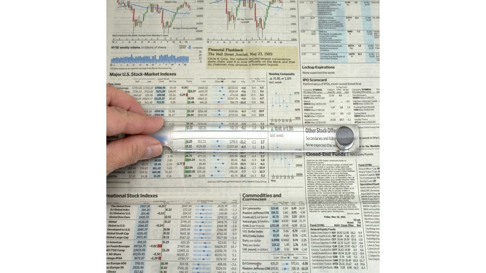 Carson MagniCraft 1.5x Bar Magnifier Loupe with Built-in Magnets MC-10