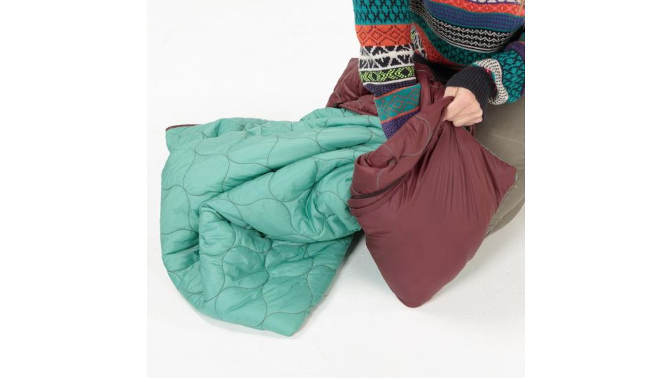Coalatree Emerald Lake Puffy Kachula Blanket, Green, 50 x 72 flat EMERALD-LAKE-GREEN-PUFFY-KACHULA