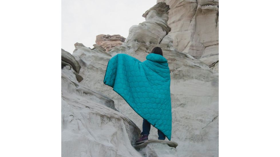 Coalatree Emerald Lake Puffy Kachula Blanket, Green, 50 x 72 flat EMERALD-LAKE-GREEN-PUFFY-KACHULA