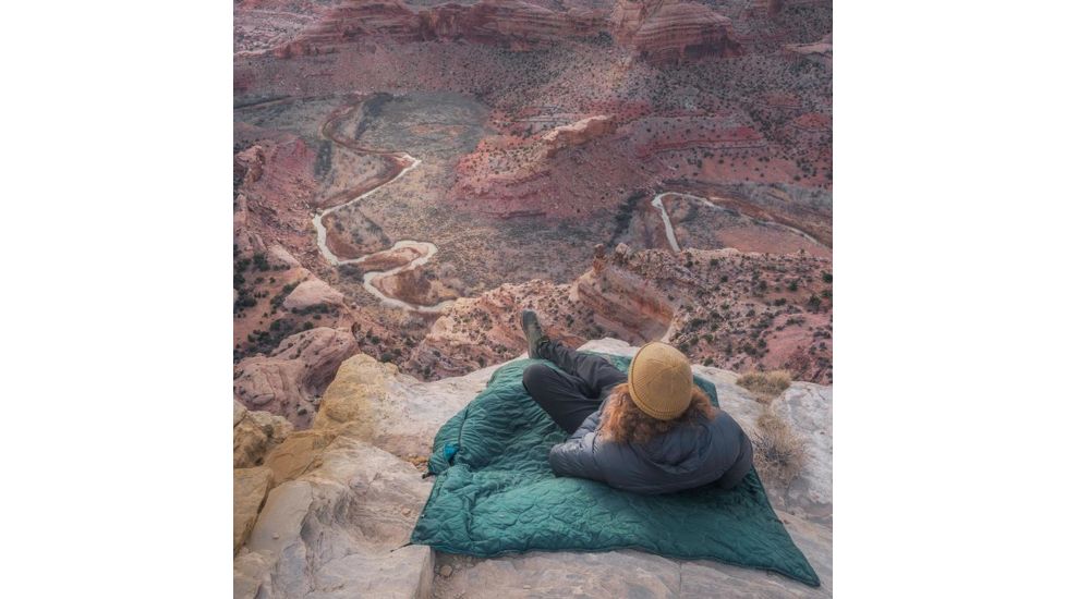 Coalatree Emerald Lake Puffy Kachula Blanket, Green, 50 x 72 flat EMERALD-LAKE-GREEN-PUFFY-KACHULA