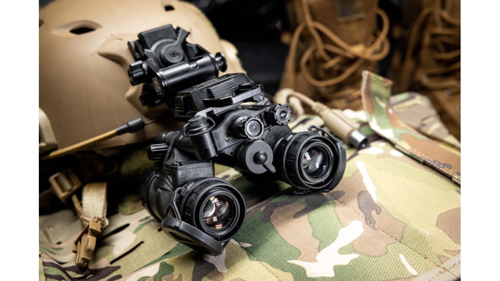 EOTech BinoNV-c 1x w/ Wilcox G24 Mount, Photonis, 4G White Phosphor, Black, EOT-BINO-AI-B-C