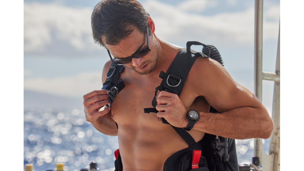 Garmin Descent G1 Solar Dive Computer, Black, 010-02604-02