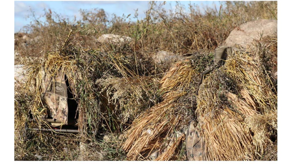 Higdon Outdoors MOmarsh Invisi-Grass Original 1.25lb Hunting Grass, Natural, 31323