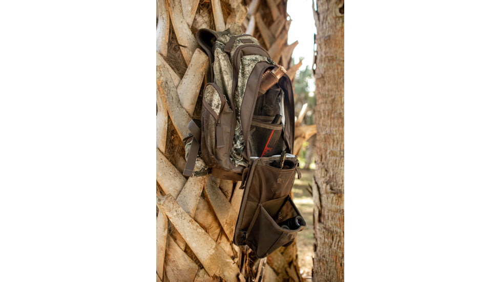 Insights Hunting The Element Lightweight Day Pack, Realtree Excape, 9304