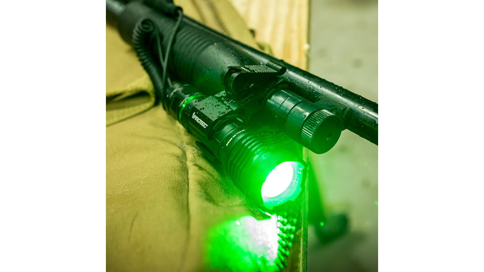 IProtect 6689 O2 Beam Long Range 40/400 Lumens Aircraft Grade Aluminum Black CR1