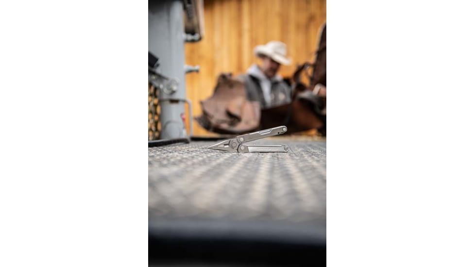 Leatherman Bond 14 Multi-Purpose Tool, Stainless Steel, 832934