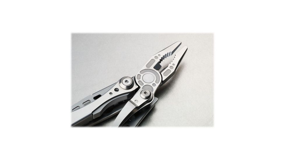 Leatherman Skeletool 420HC Multitool w/ Clip Point Blade &amp; Partially Serrated l 830845