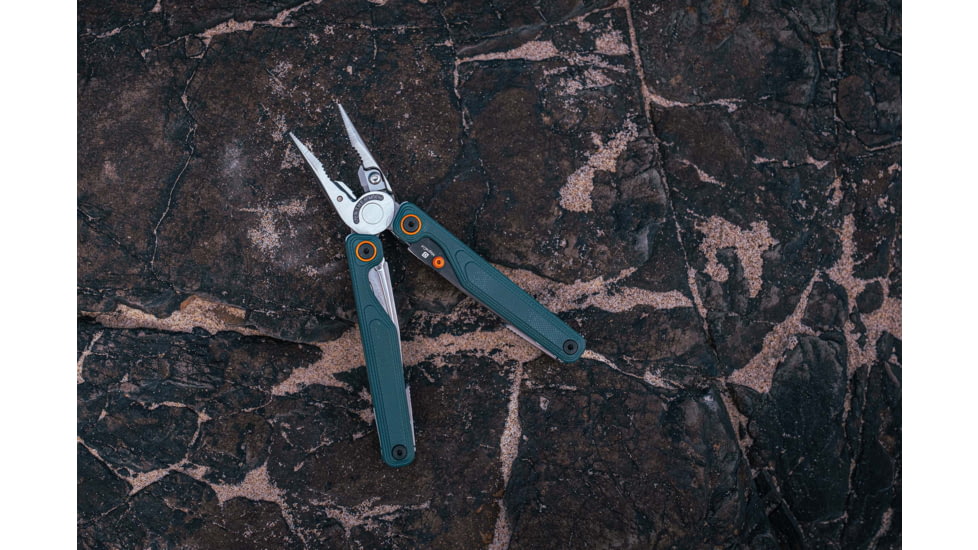 Leatherman Wave Alpha Multi-Tool, 2.88in, MagnaCut Stainless Steel Blade, Cascadia Stainless Steel Handle, 833400