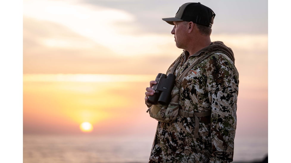 Leica Geovid R 8x42mm Rangefinder Binocular, LED, Black, 40811