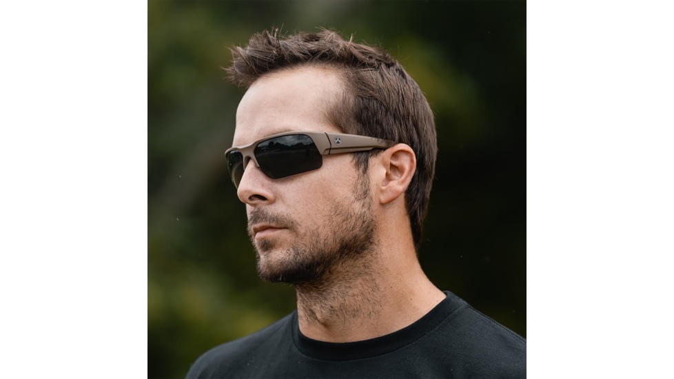 Magpul Industries Helix, Flat Dark Earth Frame, Gray Lenses, Polarized, MAG1097-1-245-1100