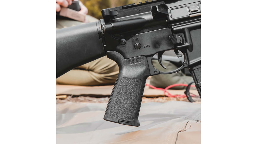 Magpul MOE AR Grip, Black MAG415BLK