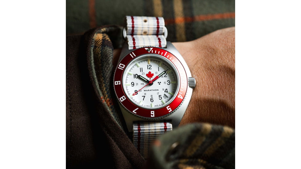 Marathon Adanac Maple Steel Navigator w/ Date Automatic Unisex Watches, Sapphire, 41mm, Red,, Red and White, WW194030SS-1601
