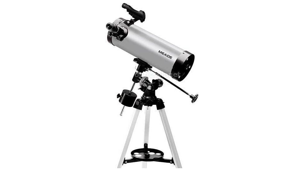 Meade 114EQ-ASTR F/8.8 4.5in 114mm Equatorial Reflector Telescope w/ Autostar Suite Software, Red Dot Finderscope, two Eyepieces, Tripod - 04066