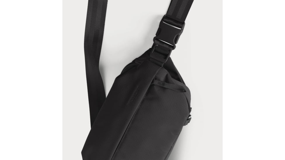 Moment 2L Everything Sling, Black, 106-204