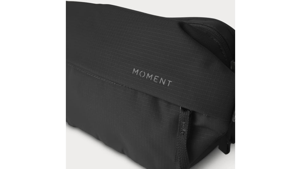 Moment 2L Everything Sling, Black, 106-204